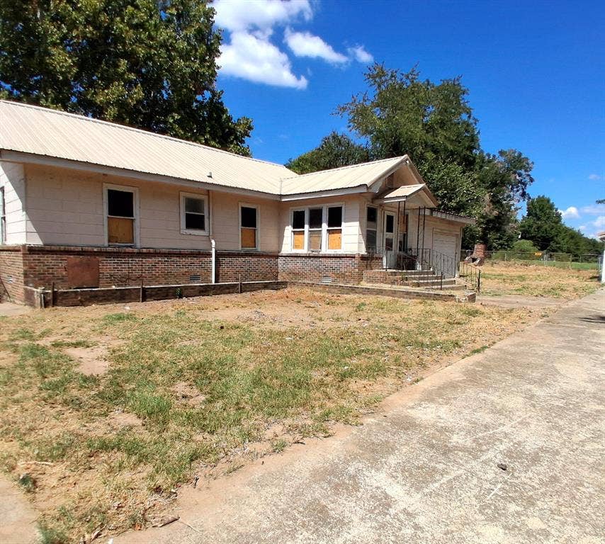 Property photo for 1103 SE 3rd, Antlers, OK
