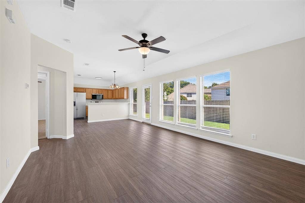 2724 Douglas Drive, McKinney, TX 75071 Spacious open-concept living area