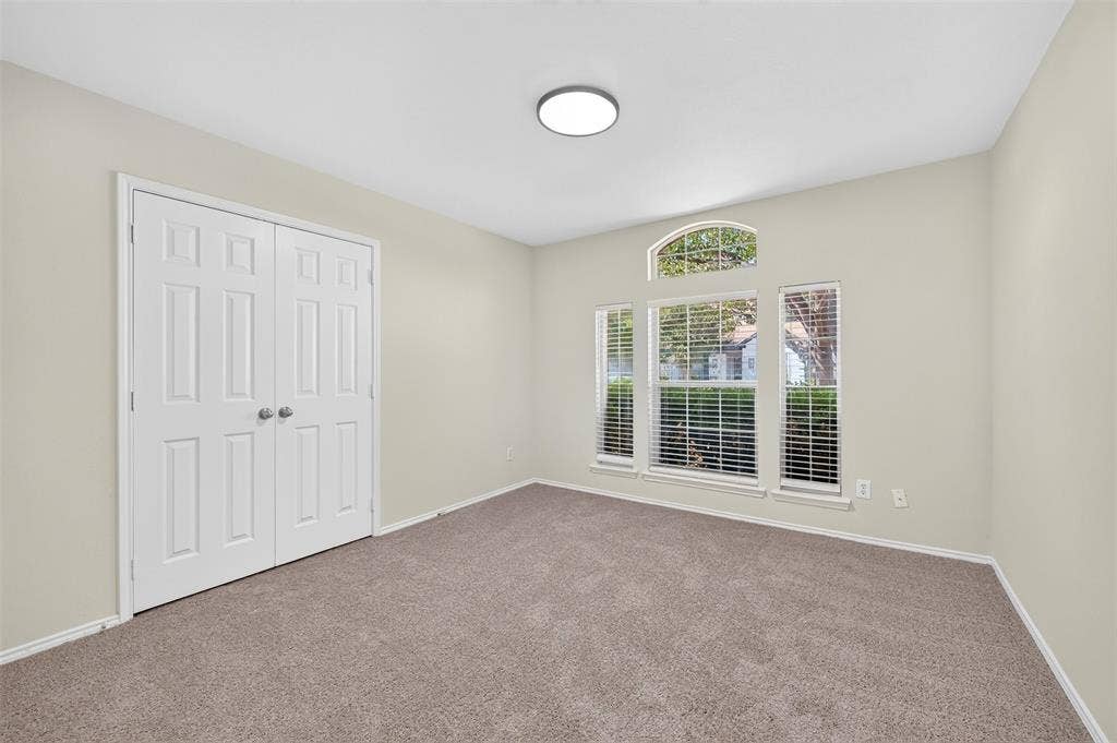 2724 Douglas Drive, McKinney, TX 75071 Neutral tone walls with carpet flooring