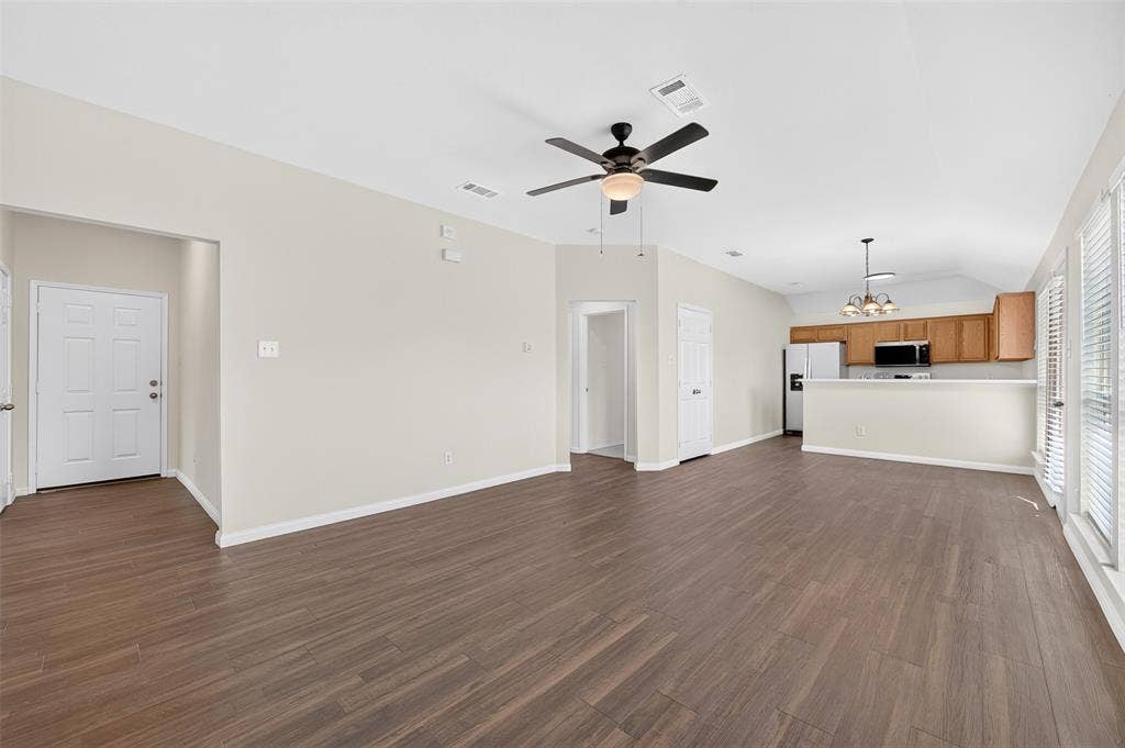 2724 Douglas Drive, McKinney, TX 75071 Open-concept layout
