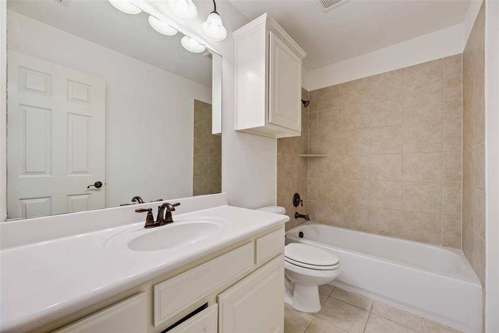 942 Redbird Lane, Allen, TX 75013 Full Bath upstairs