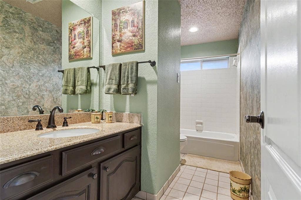 1713 Endicott Drive, Plano, TX 75025 1713 Endicott Drive, Plano, TX 75025