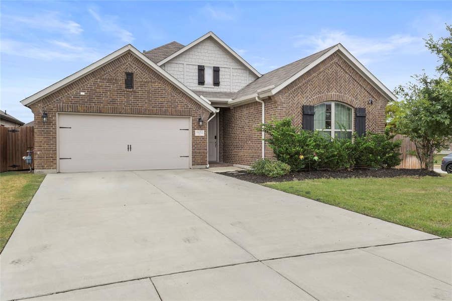 Property photo for 6152 Cobbetts Pond Lane, Fort Worth, TX