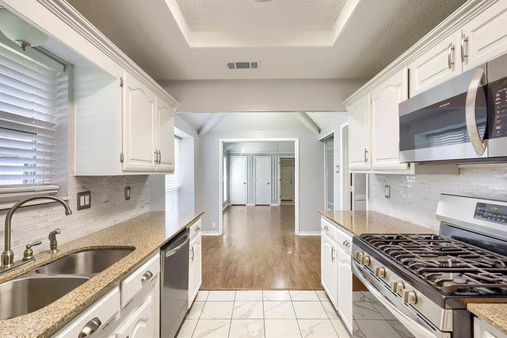 504 Wisterglen Drive, DeSoto, TX 75115 504 Wisterglen Drive, DeSoto, TX 75115