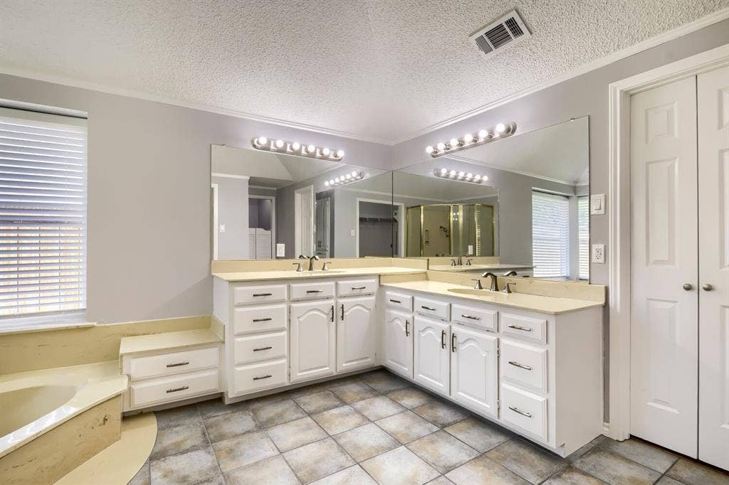 504 Wisterglen Drive, DeSoto, TX 75115 504 Wisterglen Drive, DeSoto, TX 75115