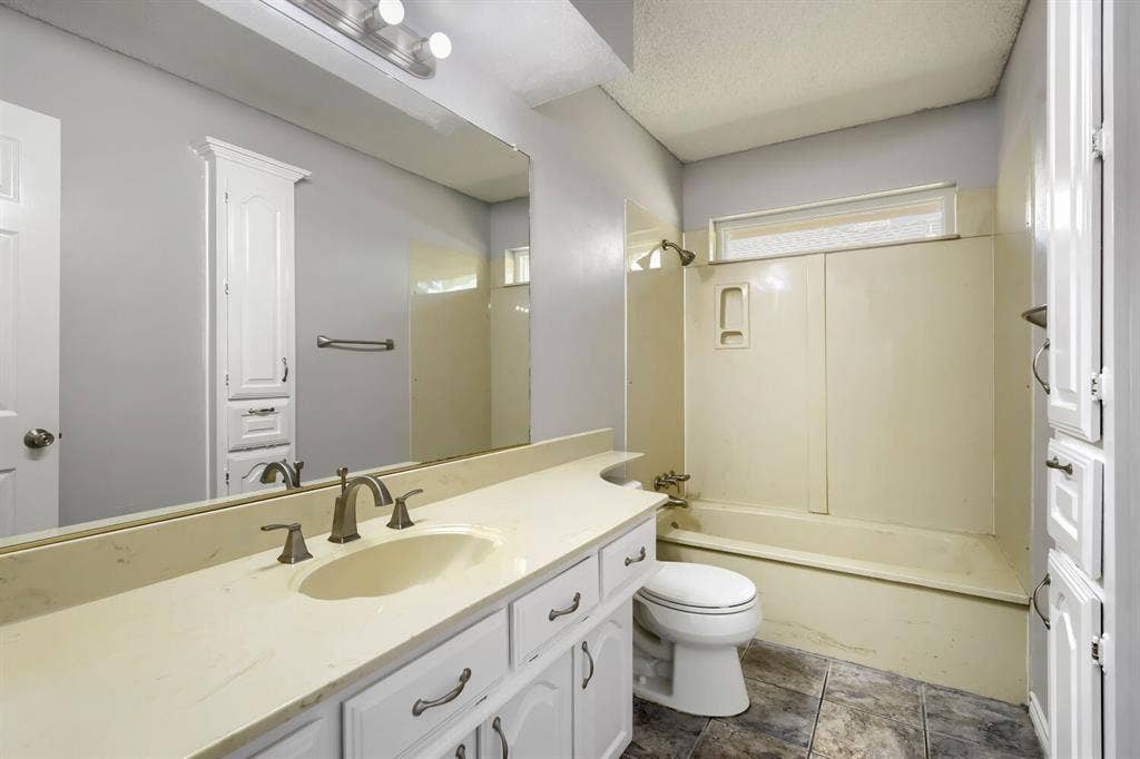 504 Wisterglen Drive, DeSoto, TX 75115 504 Wisterglen Drive, DeSoto, TX 75115