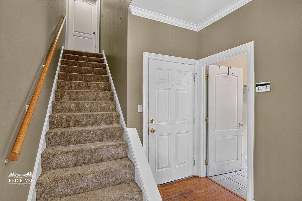 10571 Norris Ferry Road, Shreveport, LA 71106 Easy to use this as a man cave or area for children.