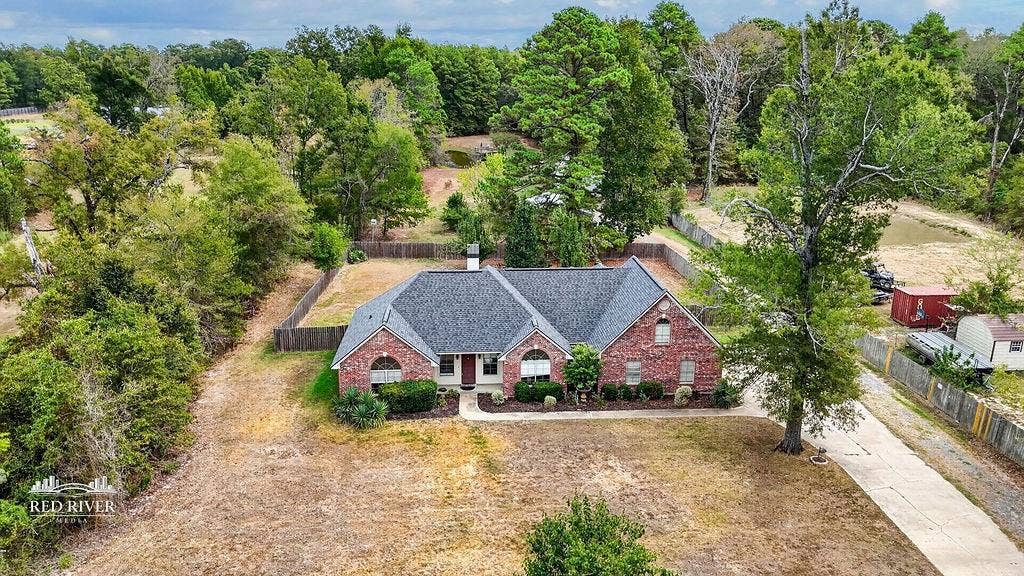 10571 Norris Ferry Road, Shreveport, LA 71106 Property feels like you are in the country.