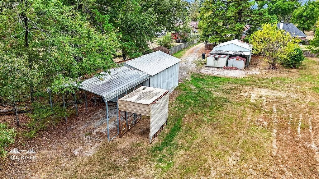 10571 Norris Ferry Road, Shreveport, LA 71106 Lots of possibilities for this covered area.