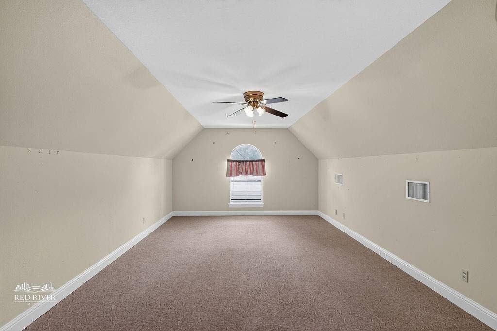 10571 Norris Ferry Road, Shreveport, LA 71106 Large bonus room.
