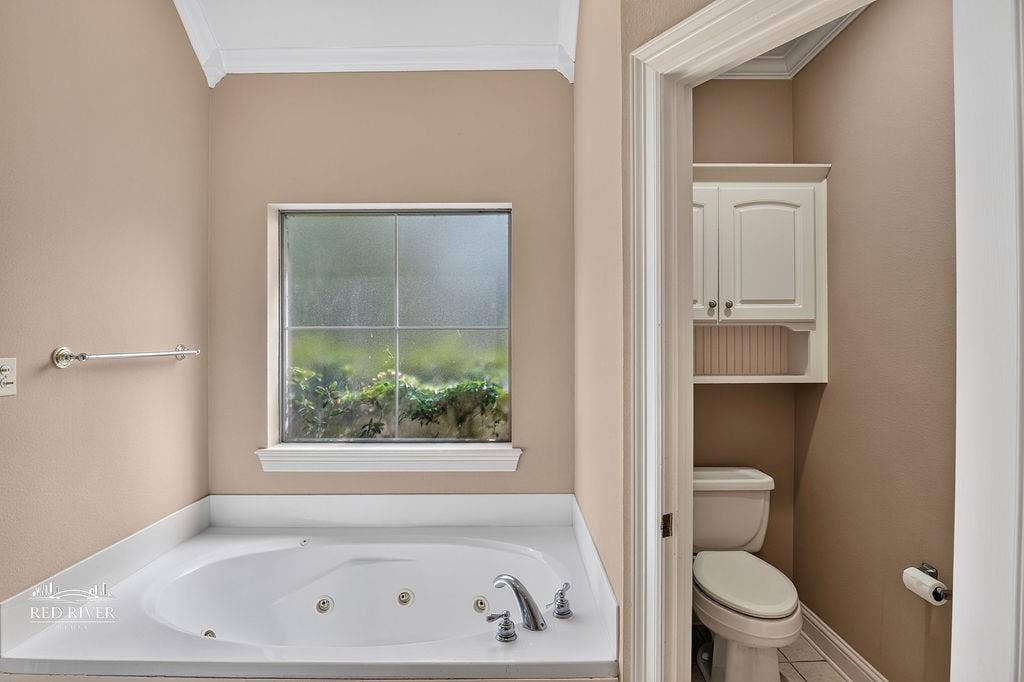 10571 Norris Ferry Road, Shreveport, LA 71106 Private potty area.