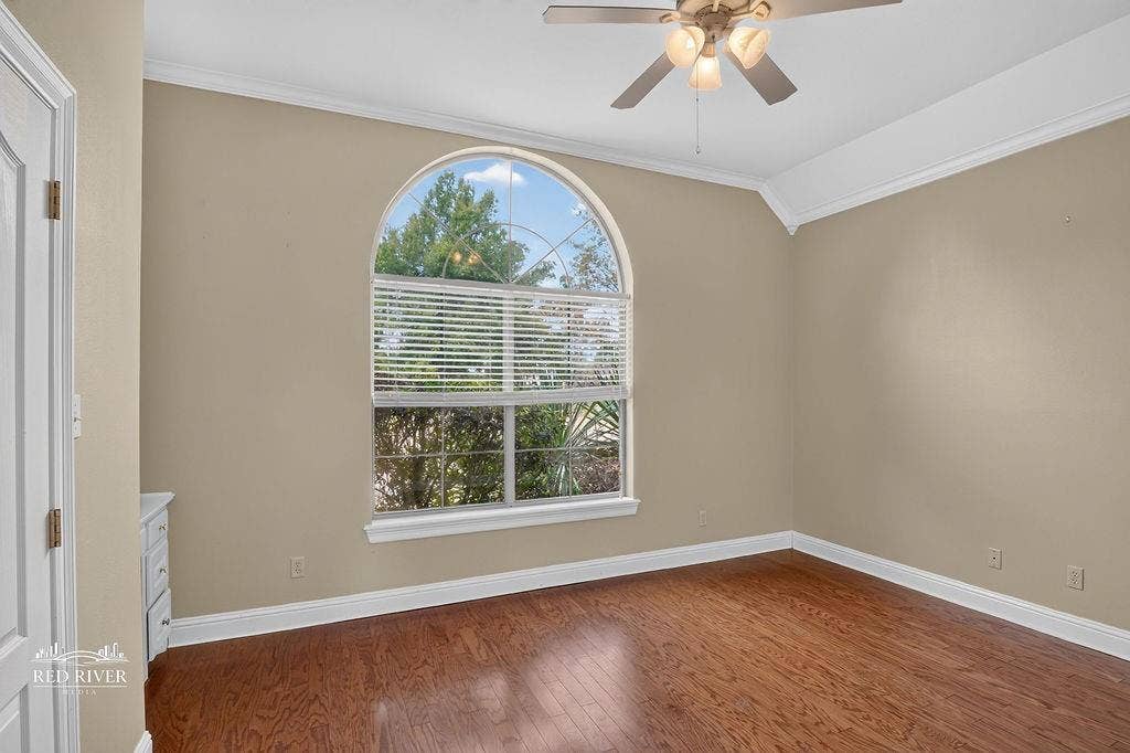10571 Norris Ferry Road, Shreveport, LA 71106 Left front bedroom with built-ins.