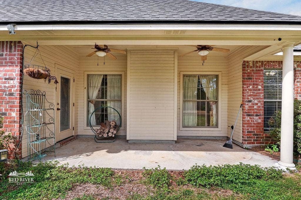 10571 Norris Ferry Road, Shreveport, LA 71106 Nice size covered patio.