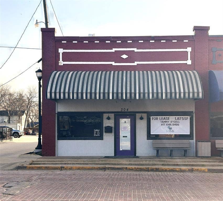 Property photo for 304 E Criner Street, Grandview, TX