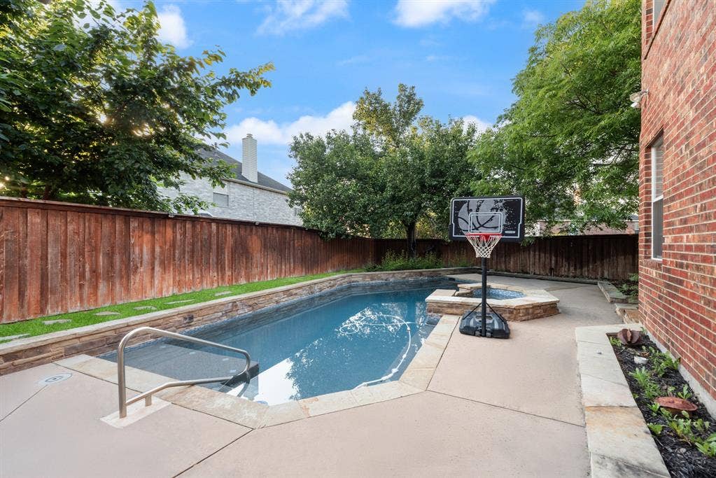 2208 Sheldon Drive, McKinney, TX 75072 2208 Sheldon Drive, McKinney, TX 75072