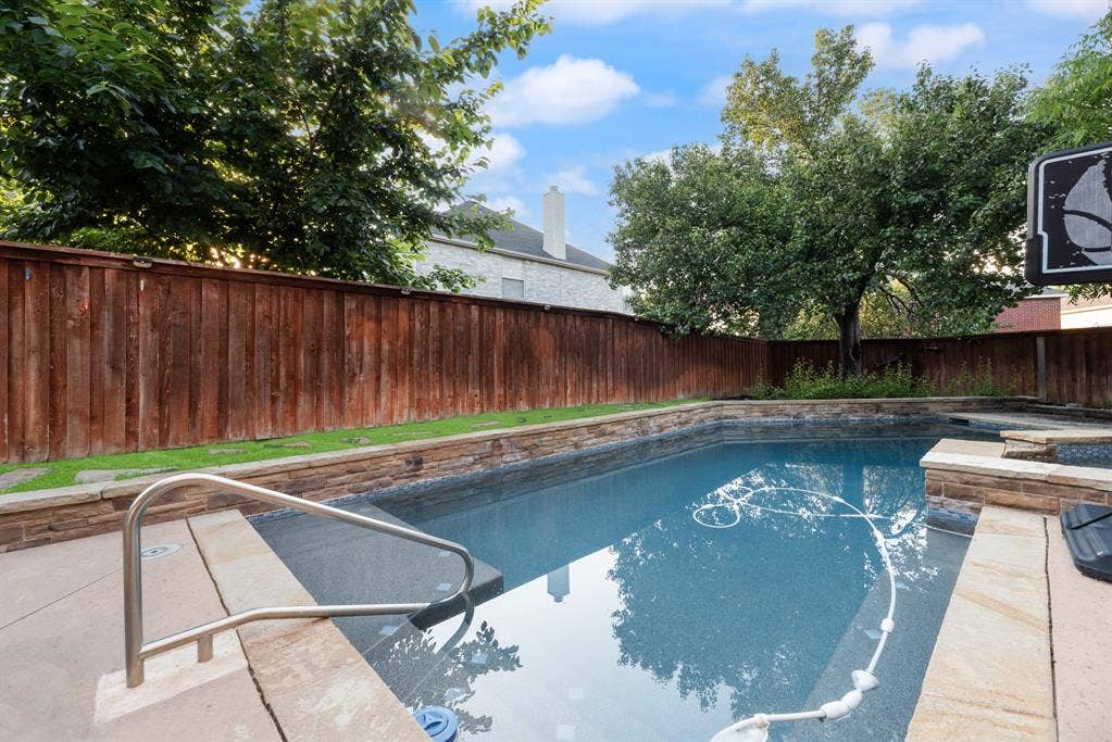 2208 Sheldon Drive, McKinney, TX 75072 2208 Sheldon Drive, McKinney, TX 75072