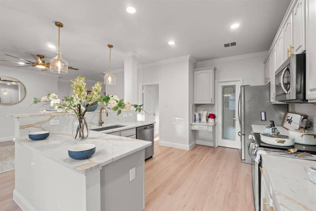2208 Sheldon Drive, McKinney, TX 75072 2208 Sheldon Drive, McKinney, TX 75072