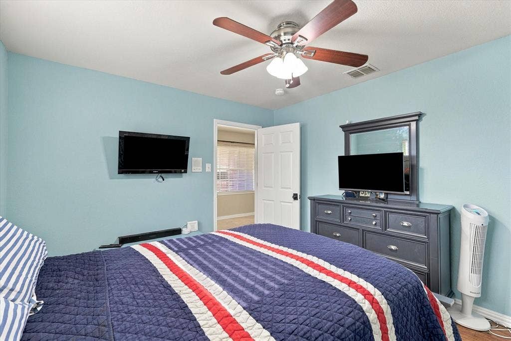 200 Ellicott Drive, Roanoke, TX 76262