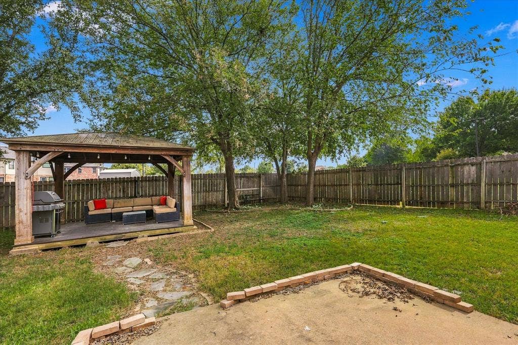 200 Ellicott Drive, Roanoke, TX 76262