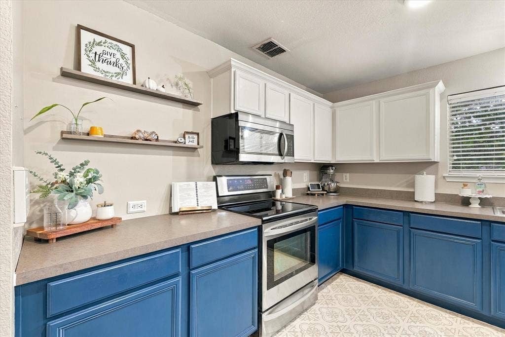 200 Ellicott Drive, Roanoke, TX 76262