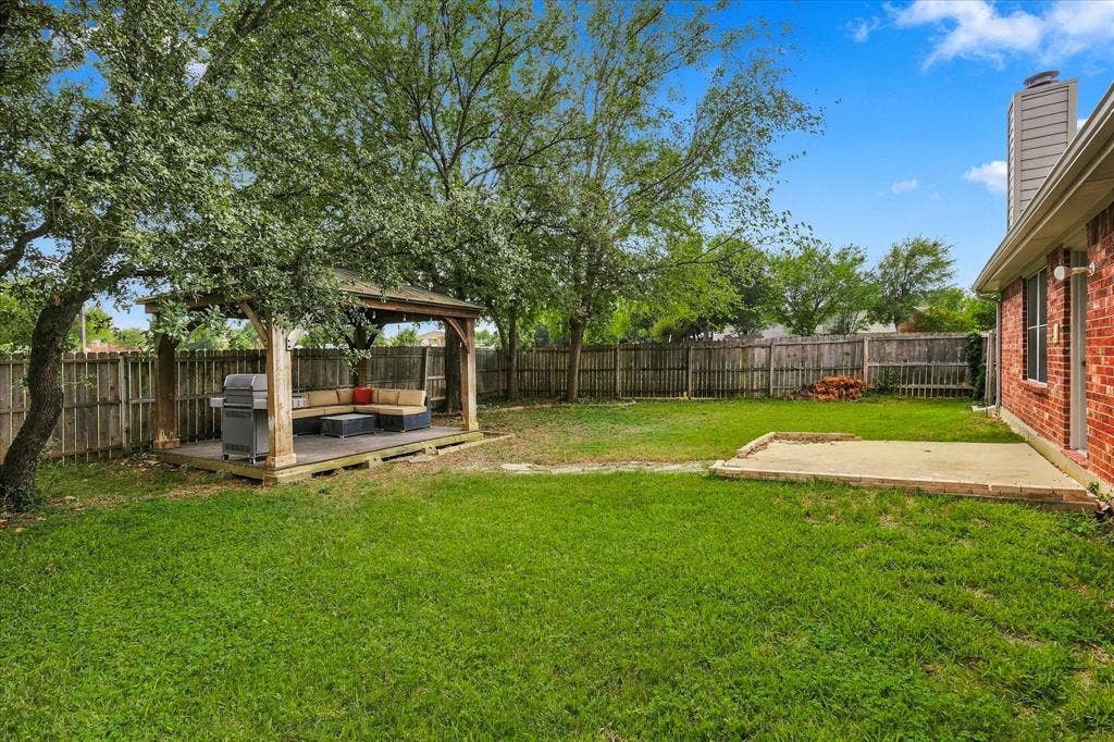 200 Ellicott Drive, Roanoke, TX 76262
