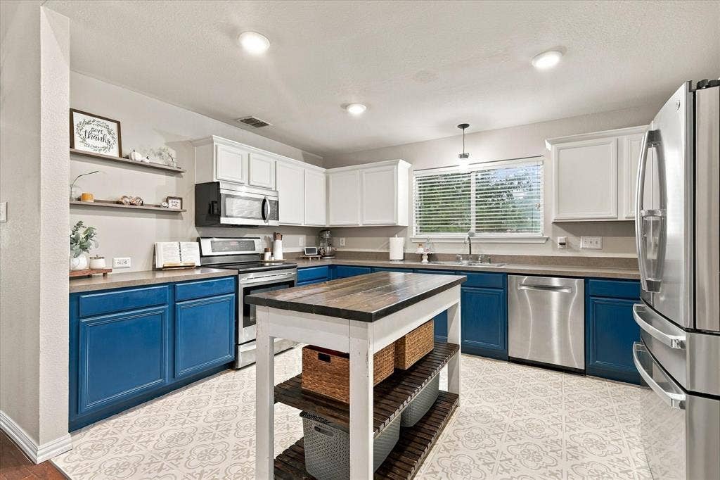 200 Ellicott Drive, Roanoke, TX 76262