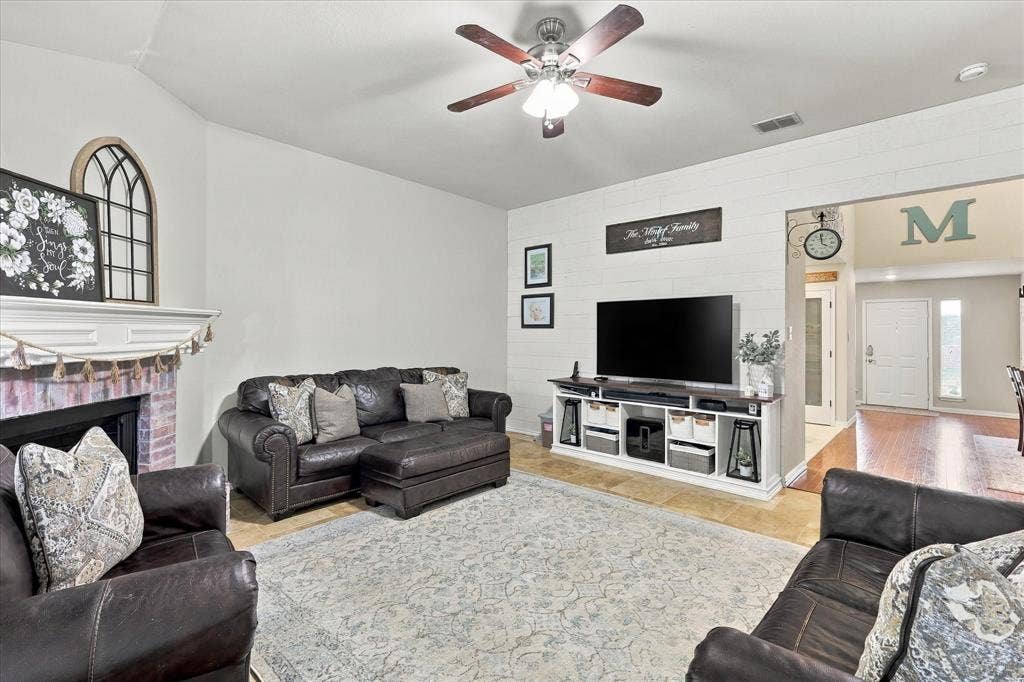 200 Ellicott Drive, Roanoke, TX 76262