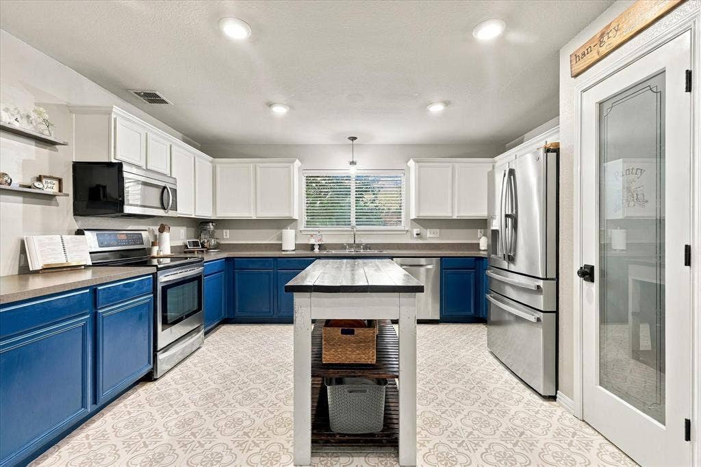 200 Ellicott Drive, Roanoke, TX 76262