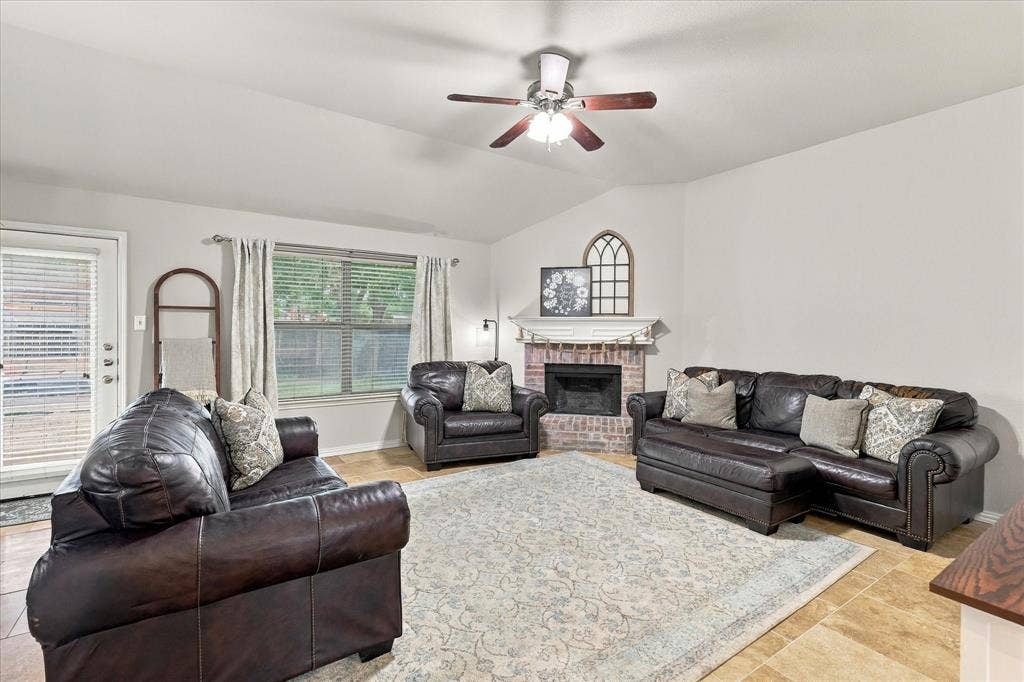 200 Ellicott Drive, Roanoke, TX 76262