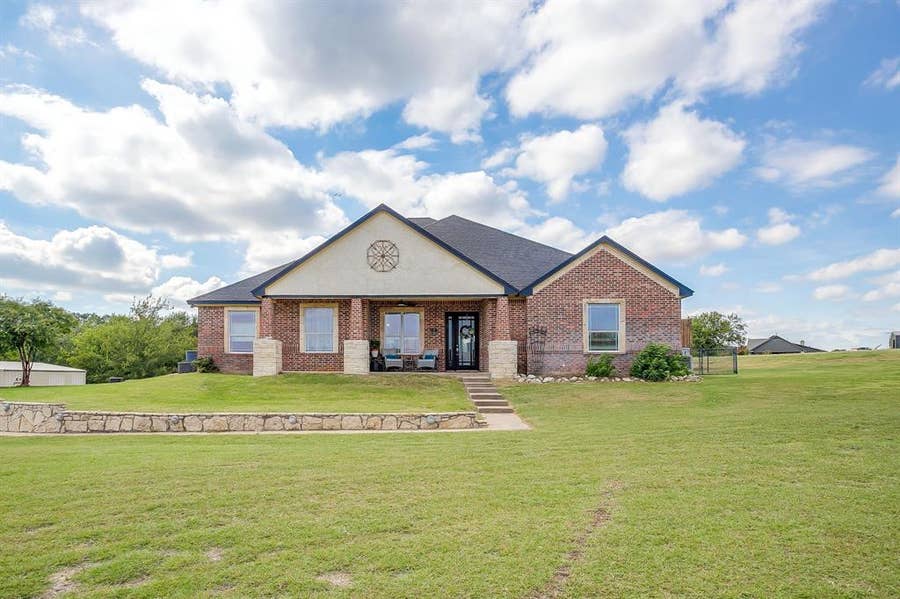 Property photo for 124 Stonewick Drive, Cresson, TX