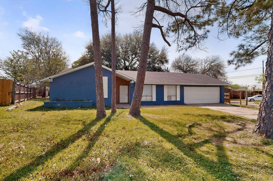Property photo for 400 Casa Bello Court, Irving, TX