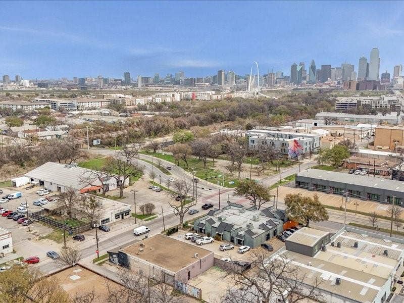 914 W Commerce Street, Dallas, TX 75208 914 W Commerce Street, Dallas, TX 75208
