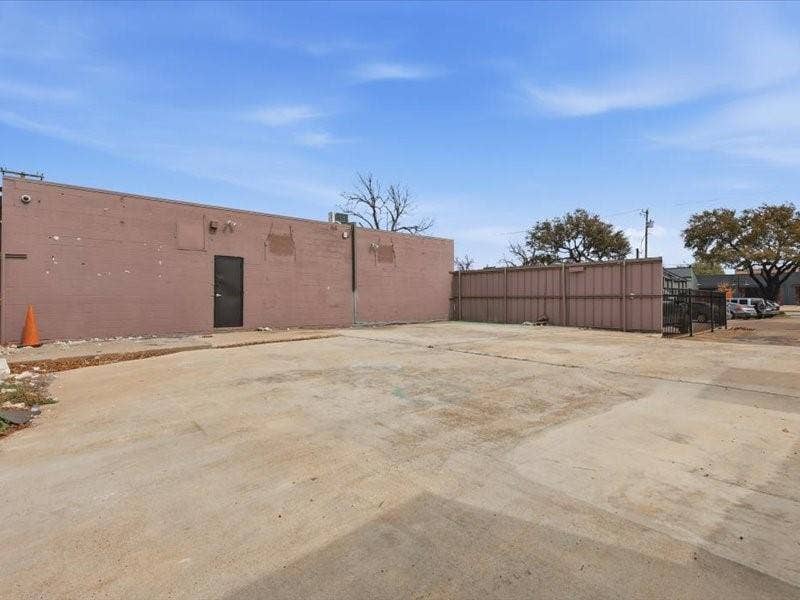 914 W Commerce Street, Dallas, TX 75208 914 W Commerce Street, Dallas, TX 75208
