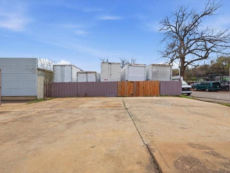 914 W Commerce Street, Dallas, TX 75208 914 W Commerce Street, Dallas, TX 75208