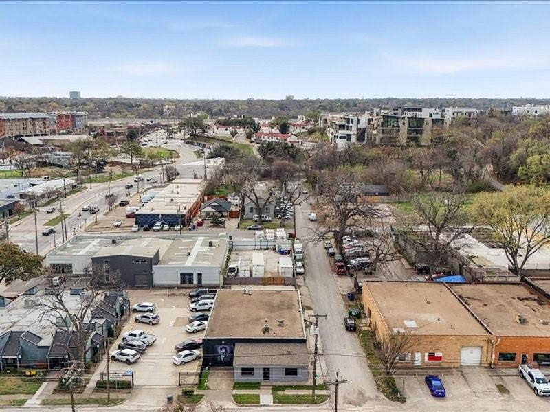 914 W Commerce Street, Dallas, TX 75208 914 W Commerce Street, Dallas, TX 75208