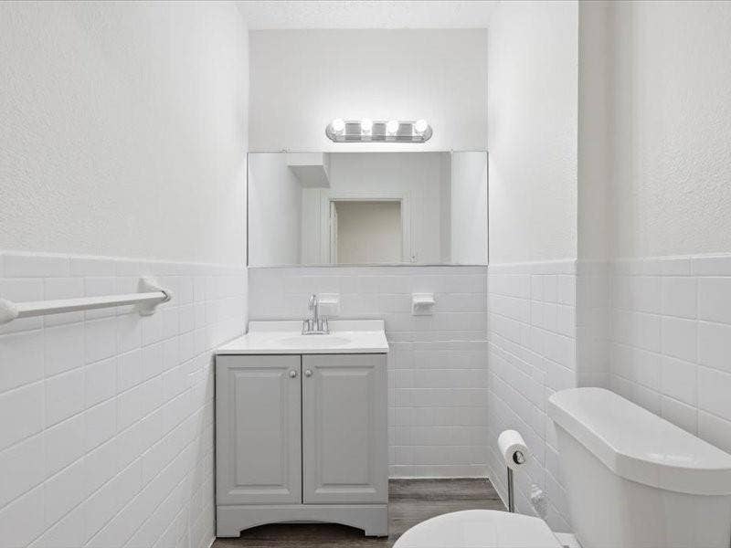 914 W Commerce Street, Dallas, TX 75208 914 W Commerce Street, Dallas, TX 75208