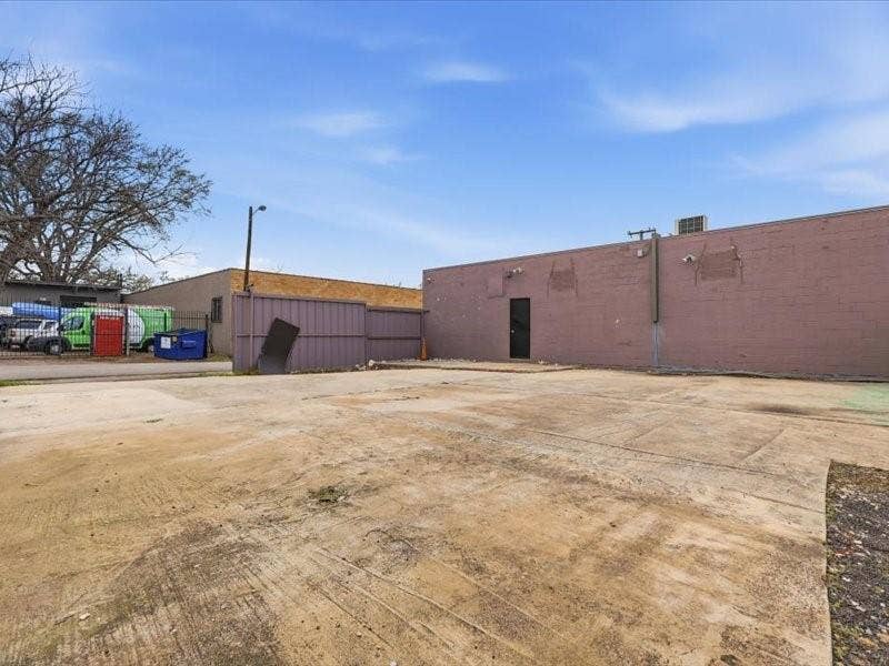 914 W Commerce Street, Dallas, TX 75208 914 W Commerce Street, Dallas, TX 75208