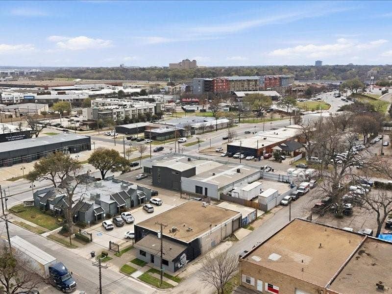 914 W Commerce Street, Dallas, TX 75208 914 W Commerce Street, Dallas, TX 75208