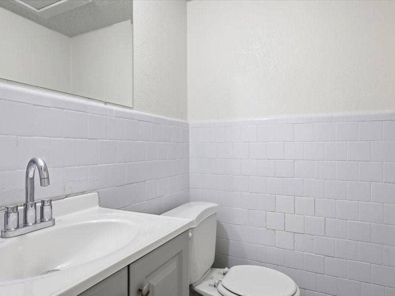 914 W Commerce Street, Dallas, TX 75208 914 W Commerce Street, Dallas, TX 75208
