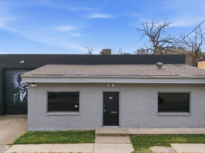 914 W Commerce Street, Dallas, TX 75208 914 W Commerce Street, Dallas, TX 75208