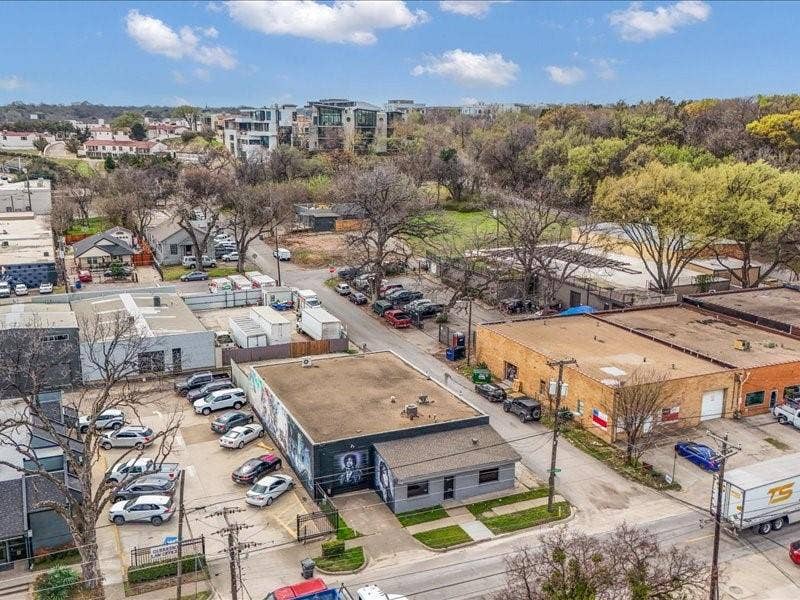 914 W Commerce Street, Dallas, TX 75208 914 W Commerce Street, Dallas, TX 75208