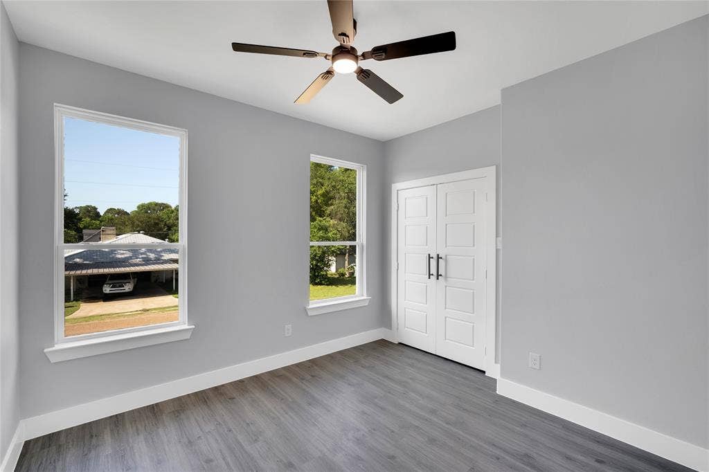 1995 Lakeview Drive, Kemp, TX 75143 Light gray wall finish with wood-finish flooring