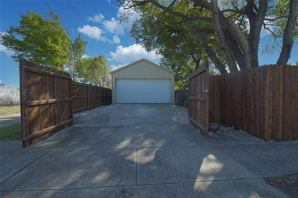 11703 Abston Lane, Dallas, TX 75218