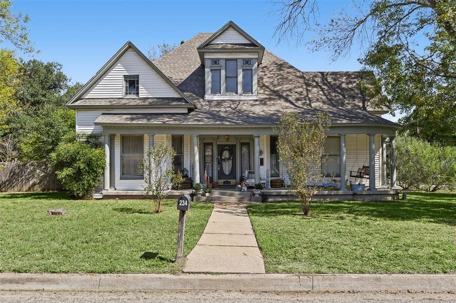 Property photo for 234 S Ward Street, Italy, TX