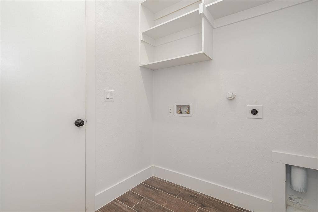 230 Flying Bridge Drive, Gun Barrel City, TX 75156 with built-in shelving