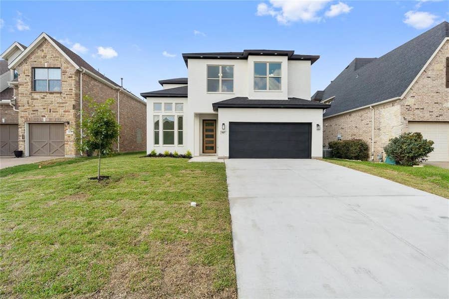 Property photo for 907 Saint George Place, DeSoto, TX