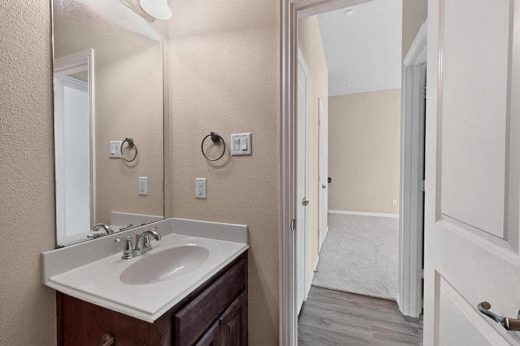 6106 Black Swan Circle, Garland, TX 75044