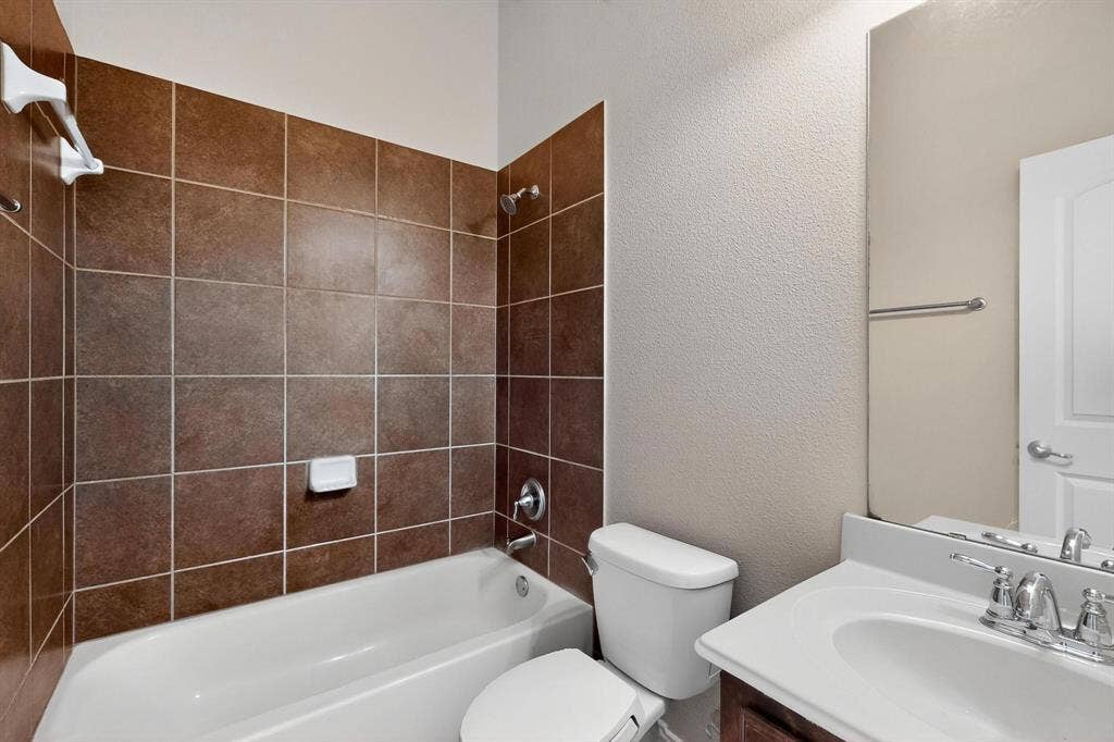 6106 Black Swan Circle, Garland, TX 75044