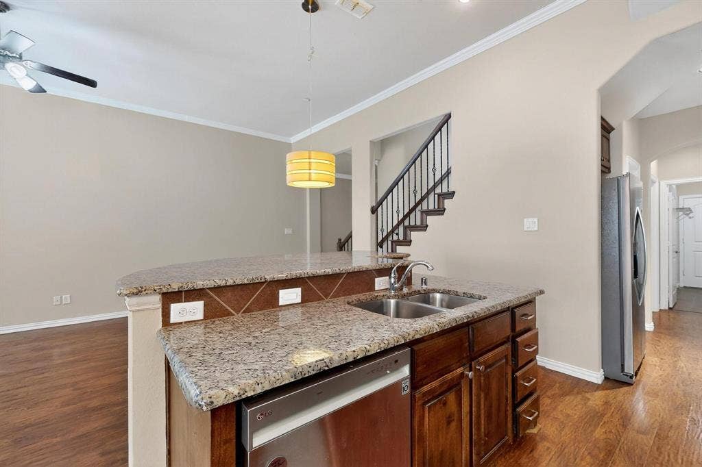 6106 Black Swan Circle, Garland, TX 75044