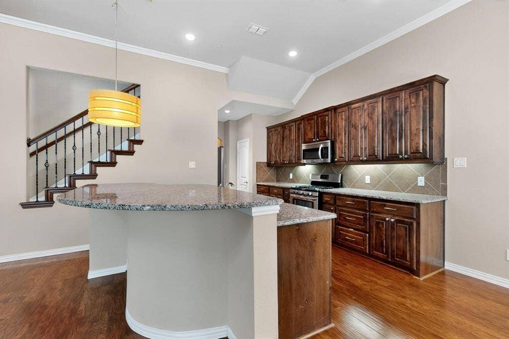 6106 Black Swan Circle, Garland, TX 75044